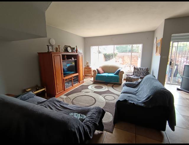 3 BEDROOM DUPLEX FOR SALE IN BRACKENHURST